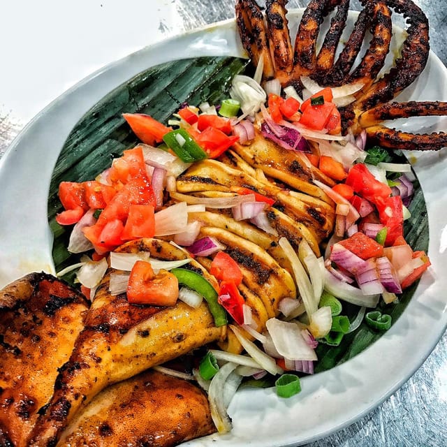 Inihaw na Pusit Seafood.